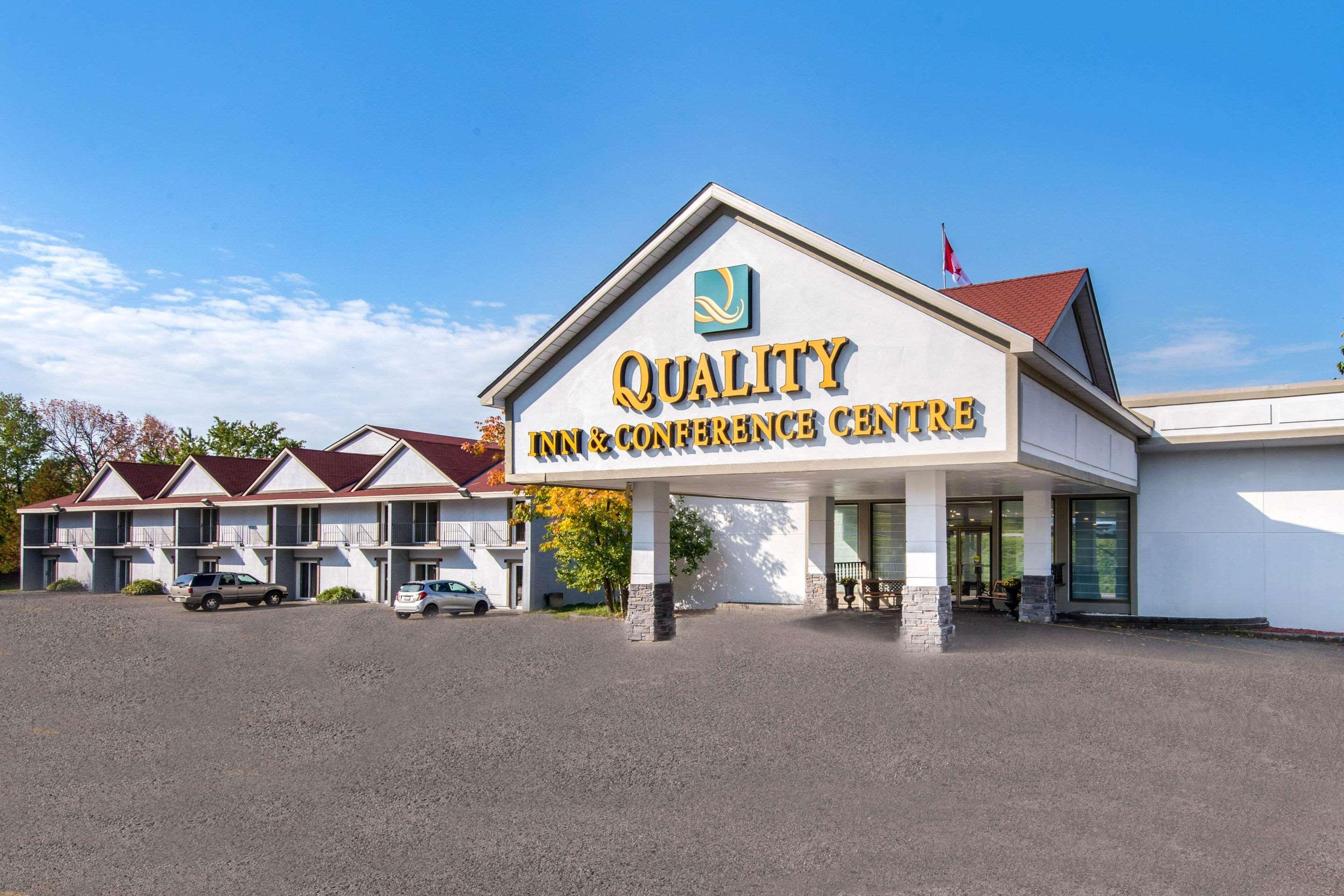 Quality Inn & Conference Centre Ориллия Экстерьер фото